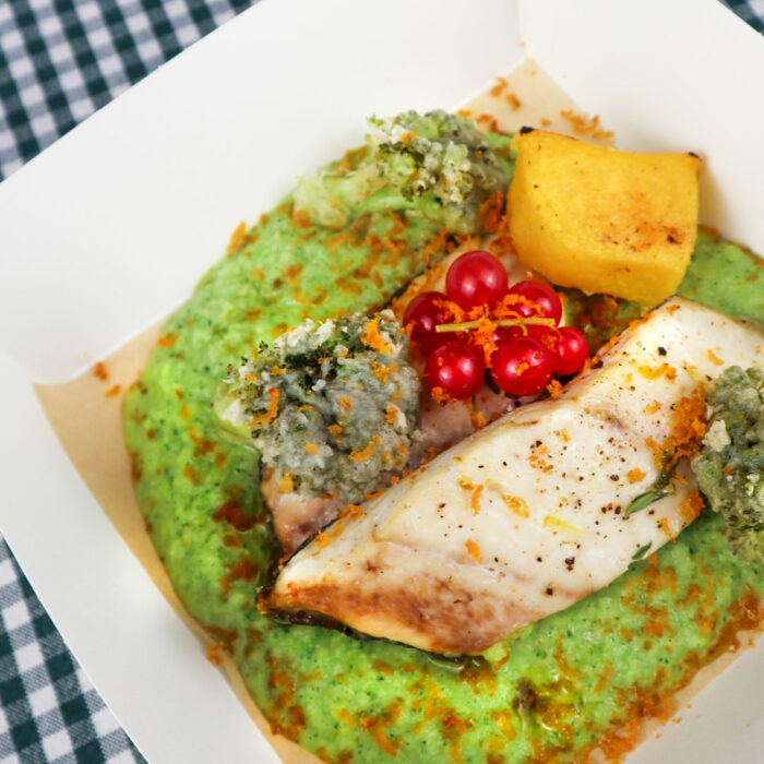 Ricciola al forno con crema di broccoli e bottarga di Muggine